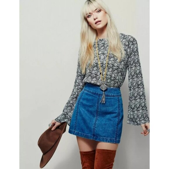 Free People Size 0 Zip to It Denim Mini Jean Skirt Chloe Wash Boho - Picture 3 of 10